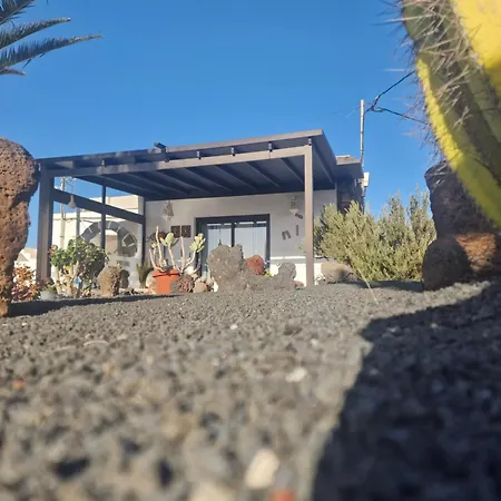 Con Terraza Y Jardin