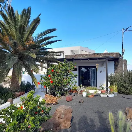 Con Terraza Y Jardin Las Breñas