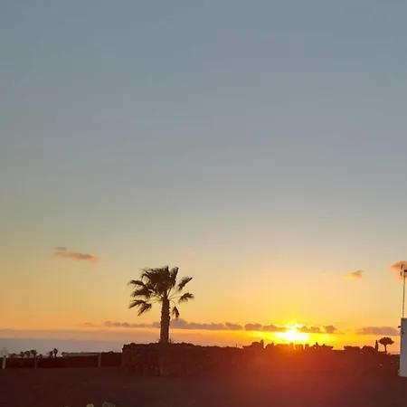 Con Terraza Y Jardin Vakantiehuis