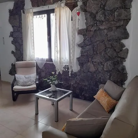 Con Terraza Y Jardin Hébergement de vacances