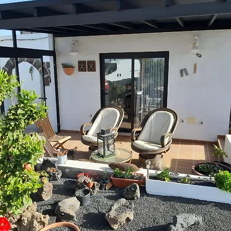 Con Terraza Y Jardin * Las Breñas