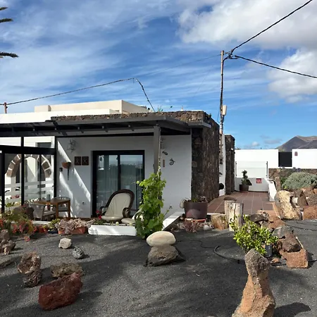Con Terraza Y Jardin