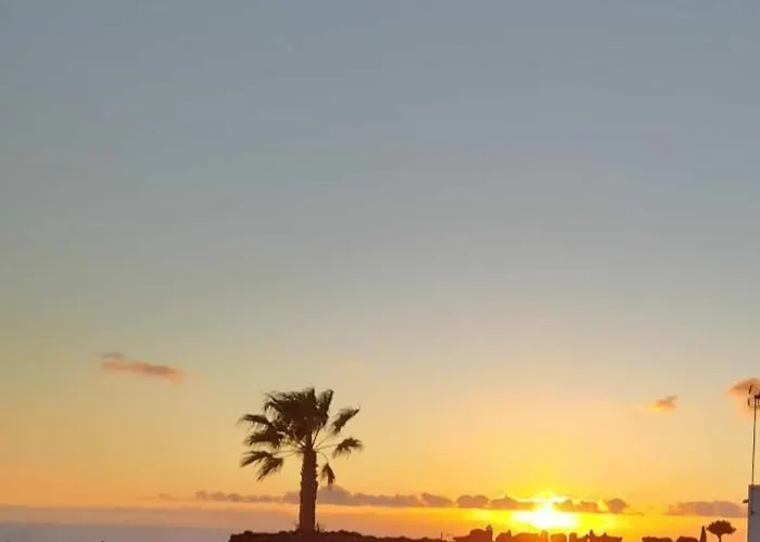 Con Terraza Y Jardín Сasa de vacaciones